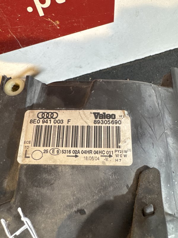 Farol Frontal Audi A4 B6 Esquerdo 8E0941003F