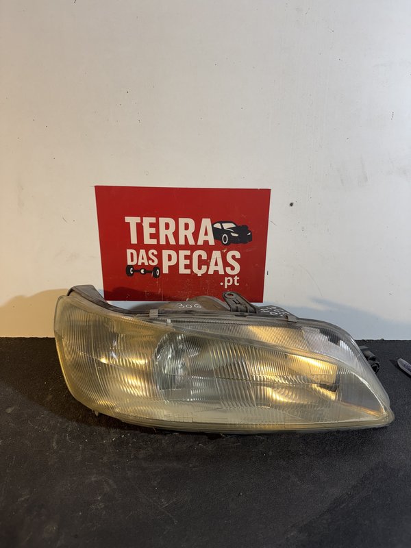 Farol Frontal PEUGEOT 306 F2 Direito 086648