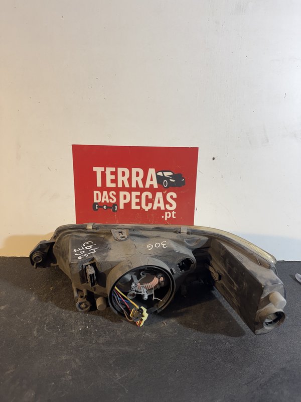 Farol Frontal PEUGEOT 306 F2 Direito 086648