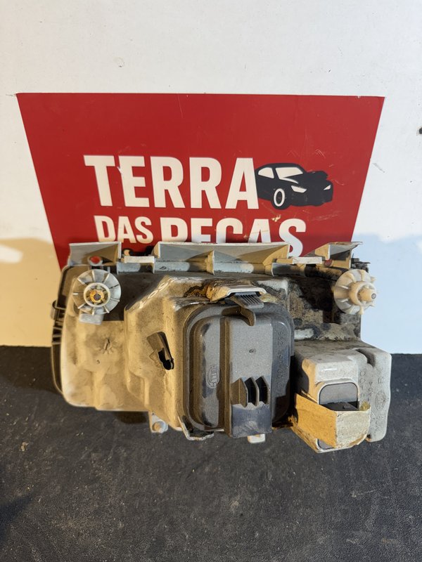 Farol Frontal VW Polo III Direito 6N1941018A