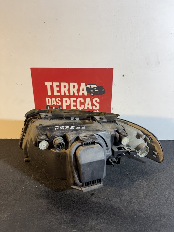 Farol Frontal Audi A4 B5 Direito 8D0941030AK
