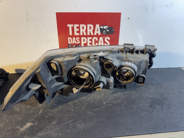 Farol Frontal Renault Megane II / I Esquerdo 8200073220F