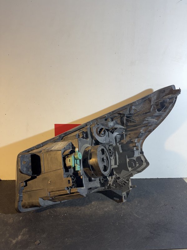 Farol Frontal Renault Trafic III Direito 260108047R
