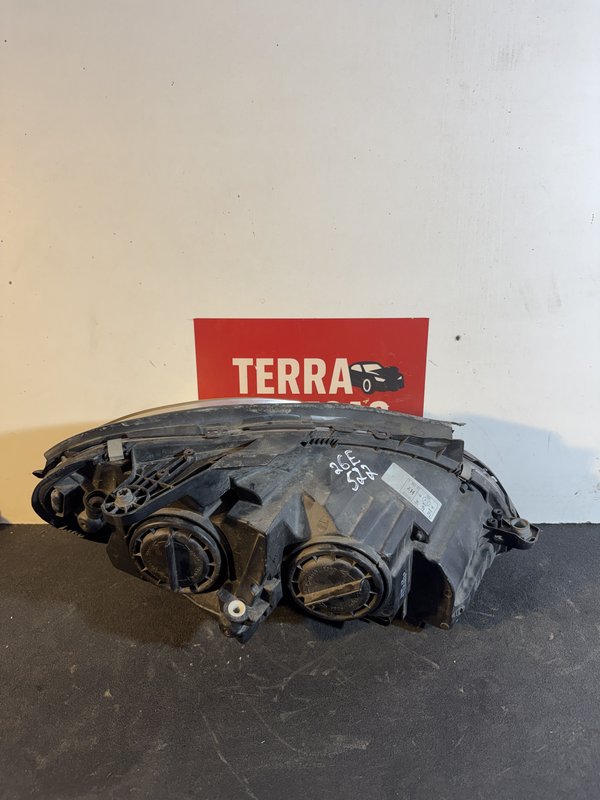 Farol Frontal Mercedes W204 II Esquerdo A2048204959