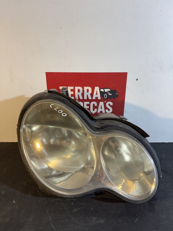 Farol Frontal Mercedes W203 Direito A2038201259