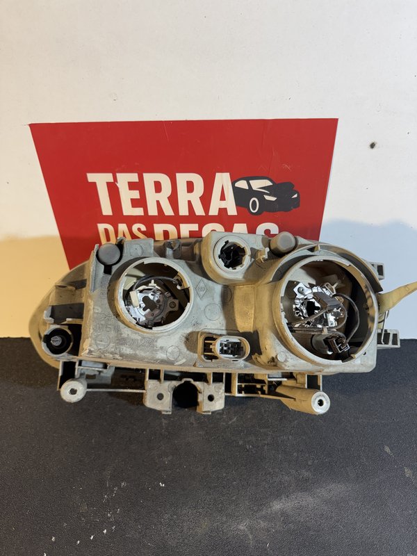 Farol Frontal Renault Safrane Direito 7701035043