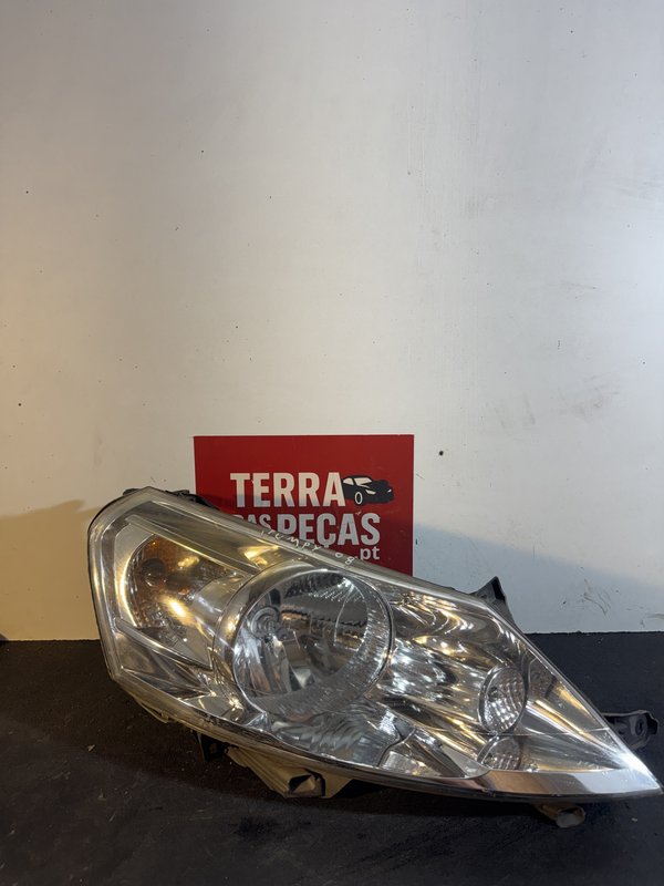 Farol Frontal Citroen Jumpy II Direito 89902604
