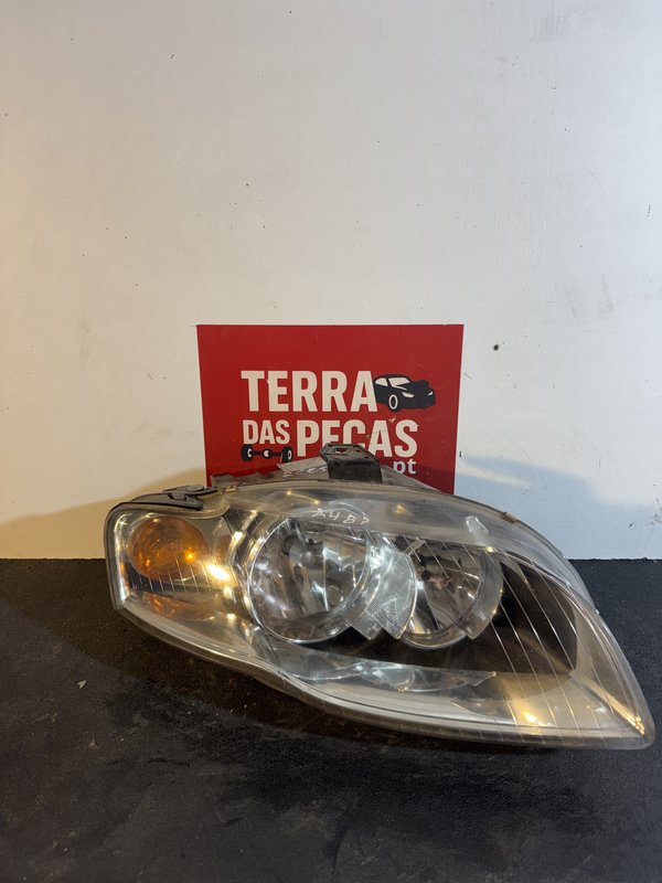 Farol Frontal Audi A4 B7 Direito 8E0941004AJ
