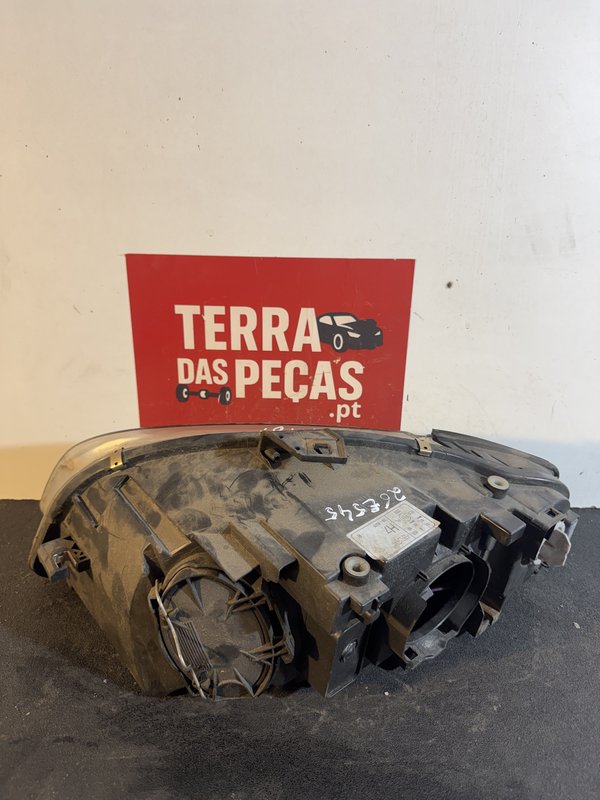 Farol Frontal Audi A4 B7 Direito 8E0941004AJ