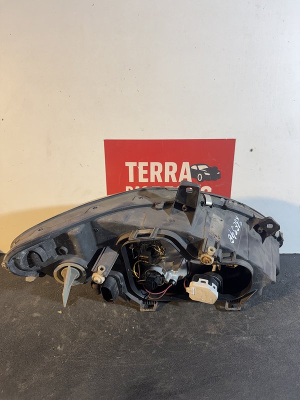 Farol Frontal Mercedes W639 Esquerdo A6398200161