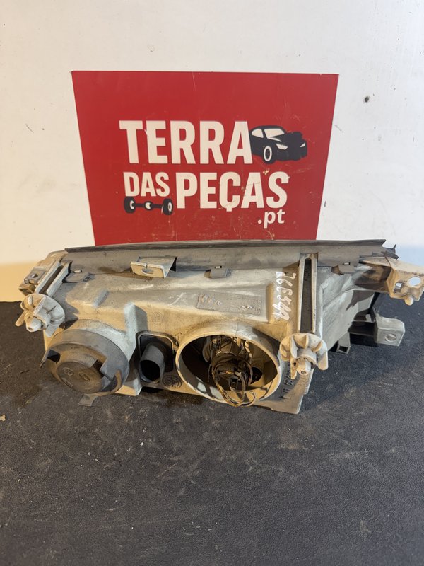 Farol Frontal Skoda Octavia I Esquerdo 1U1941017A