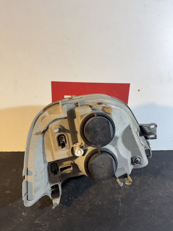 Farol Frontal Renault Master II Esquerdo 8200163516