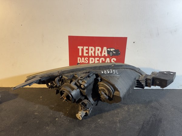 Farol Frontal Mazda 3 I Esquerdo BP4K510L0D Fundo Preto