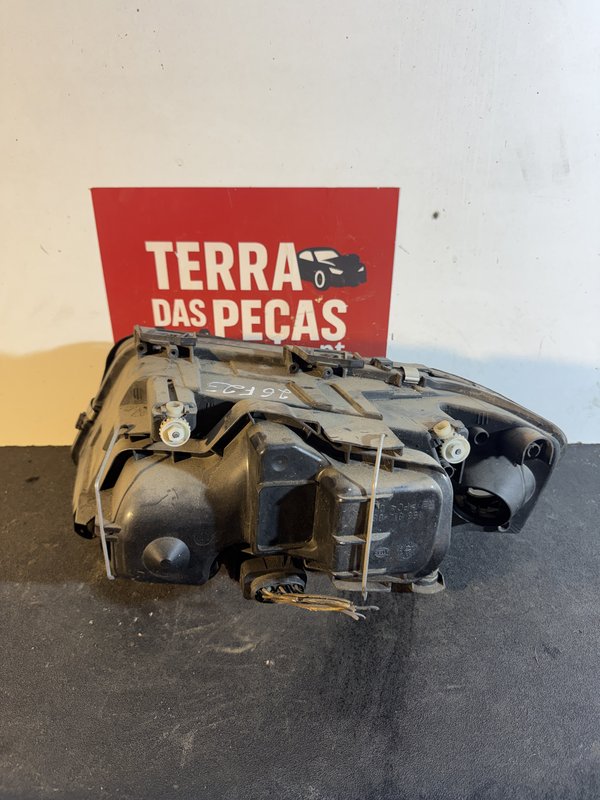 Farol Frontal Audi A6 I Direito 4B0941030K