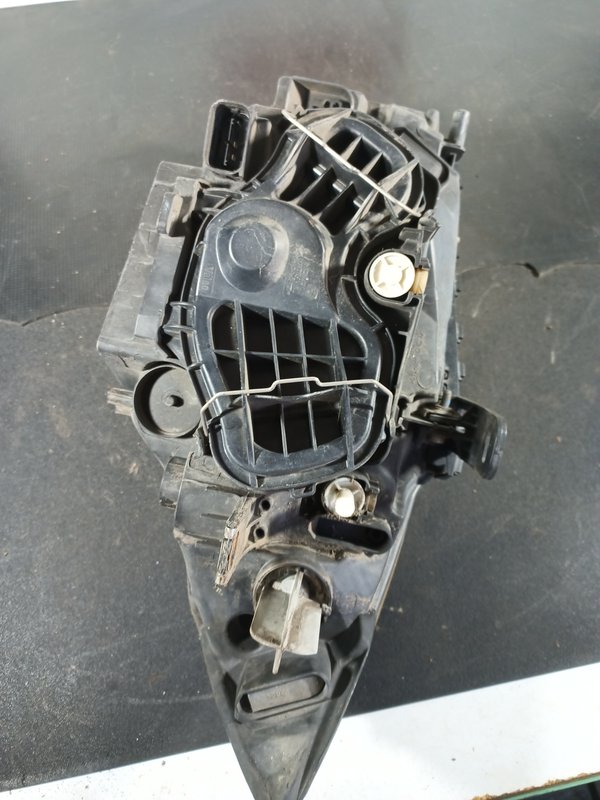 Farol Frontal BMW E87 Direito 6924486