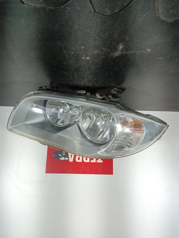 Farol Frontal BMW E87 Esquerdo 89310919 fundo cinza