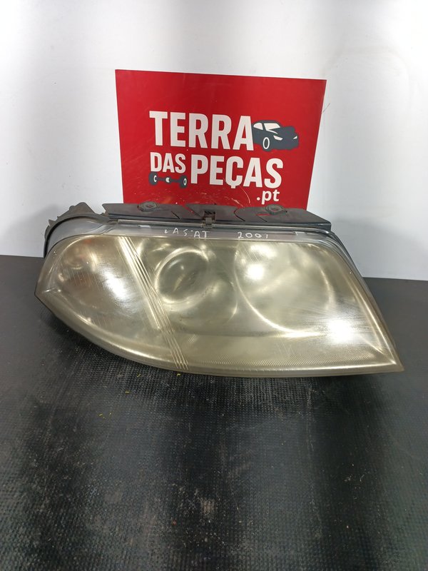 Farol Frontal VW Passat B5.5 Direito 3B0941016AN