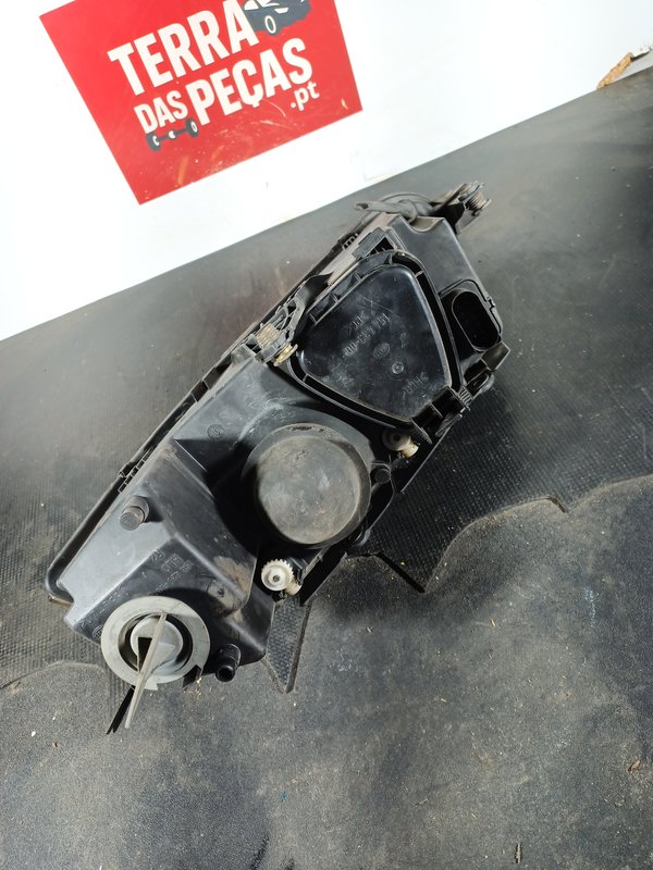 Farol Frontal VW Passat B5.5 Direito 3B0941016AN