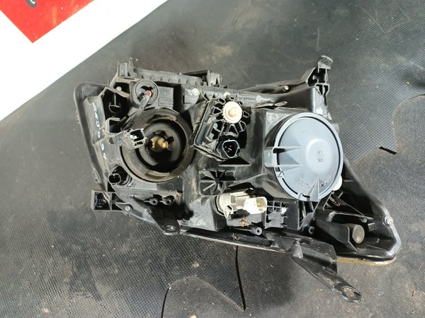 Farol Frontal TOYOTA Avensis T25 esquerda 8117005240 fase II