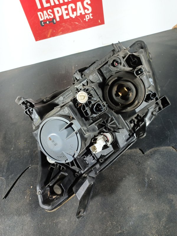 Farol Frontal TOYOTA Avensis T25 Direito 8113005240 fase II