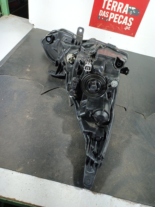 Farol Frontal TOYOTA Aygo II Esquerdo 811700H130