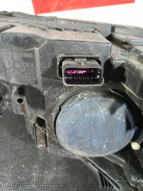 Farol Frontal RENAULT MEGANE III ESQ 260605817R
