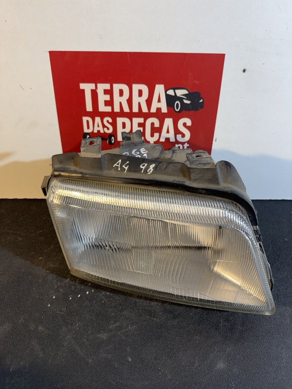 Farol Frontal Audi A4 B5 Direito 8D0941004A