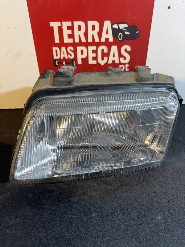 Farol Frontal Audi A4 B5 Esquerdo 8D0941003