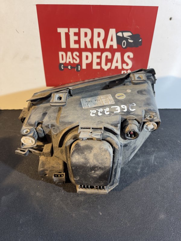 Farol Frontal Audi A4 B5 Esquerdo 8D0941003