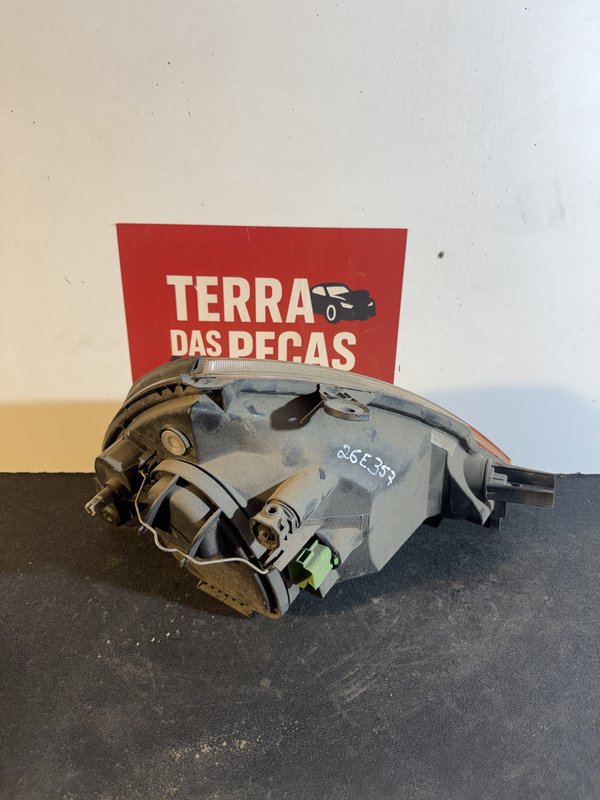 Farol Frontal Ford KA Esquerdo 1079425
