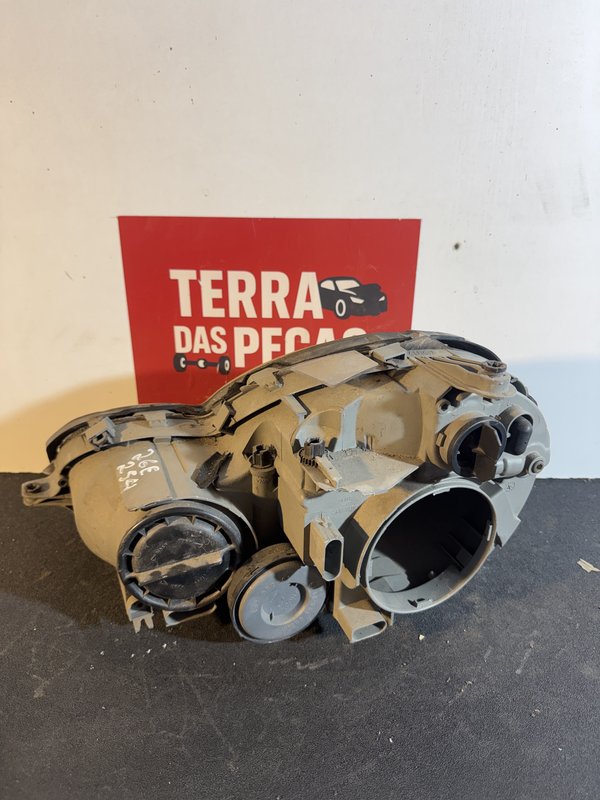 Farol Frontal Mercedes CL203 Direito A2038200461