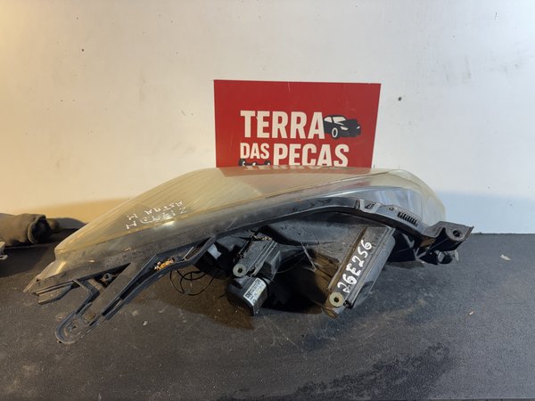 Farol Frontal Opel Astra H Esquerdo 24451032 PRETO