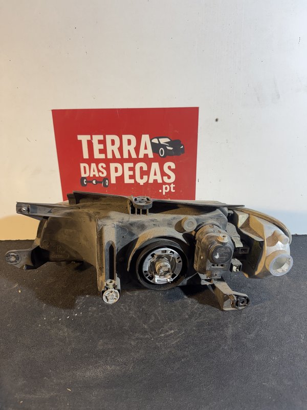 Farol Frontal Peugeot Partner I/I Direito 67723009