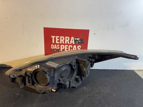 Farol Frontal Ford Focus III Direito BM51-13W029-CF