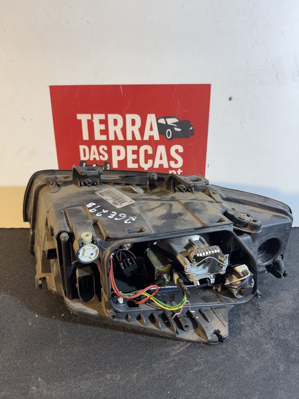 Farol Frontal Audi A4 B6 Direito 8E0941004P Olho de boi