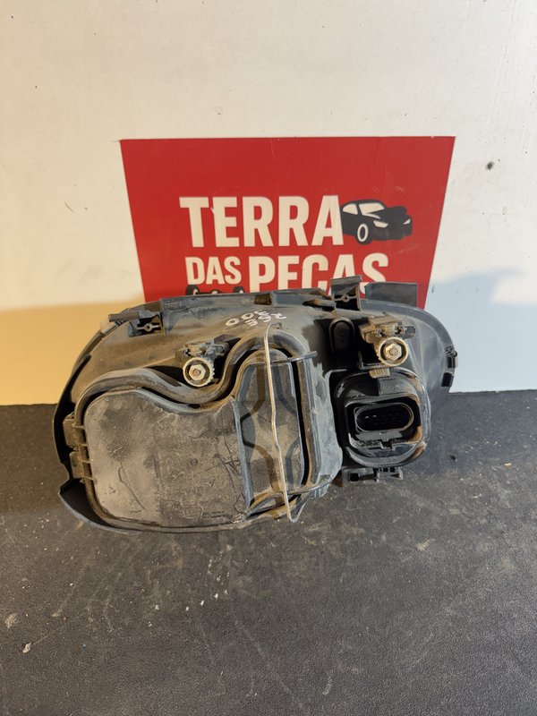 Farol Frontal VW Golf IV Esquerdo 1J1941017F
