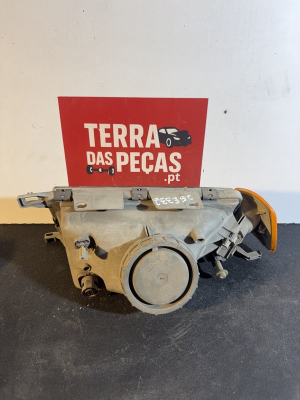 Farol Frontal Volvo 440 Direito 13528000RE