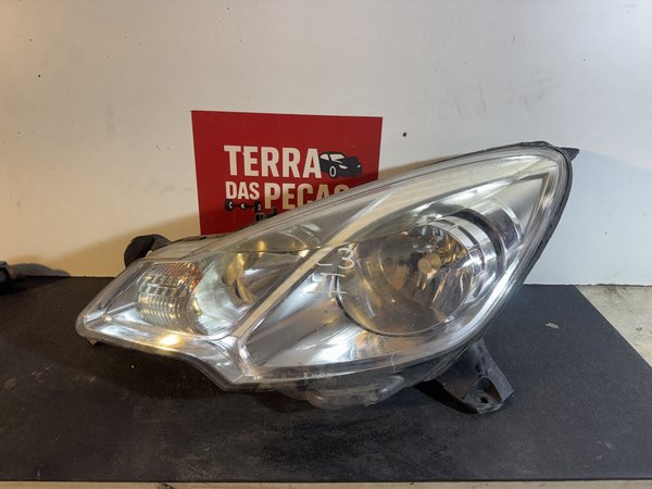 Farol Frontal Citroen C3 II Esquerdo 9673814980-02 Fundo Branco