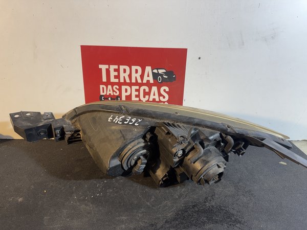 Farol Frontal Mazda 3 I Direito BP4K510K0D fundo preto
