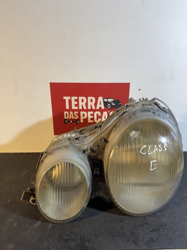 Farol Frontal Mercedes W210 Esquerdo 2108203361