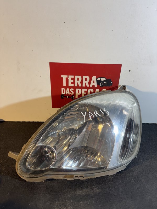 Farol Frontal Toyota Yaris I/II Esquerdo 0821211F5L