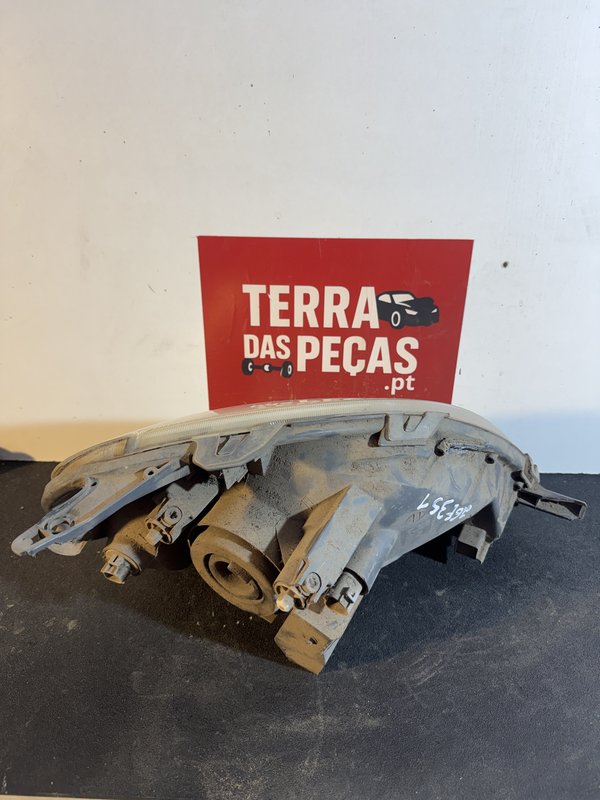 Farol Frontal Toyota Yaris I/II Esquerdo 0821211F5L