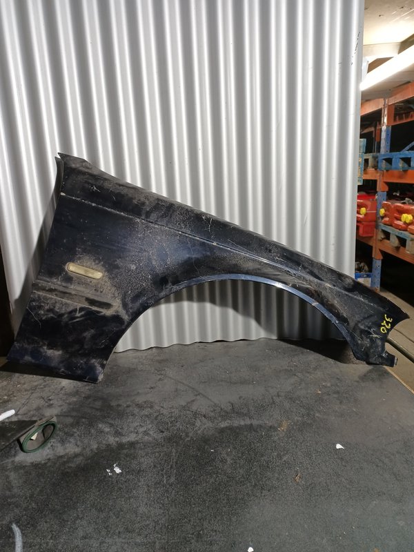 Guarda Lamas BMW Serie 3 E46 DIREITO fase I 41358240406 Azul Escuro