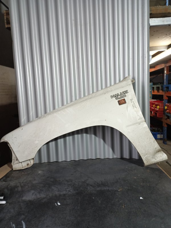 Guarda Lamas Toyota Hilux IV ESQUERDO Branco