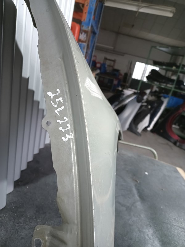 Guarda Lamas Toyota Avensis MK2 DIREITO Cinza F2