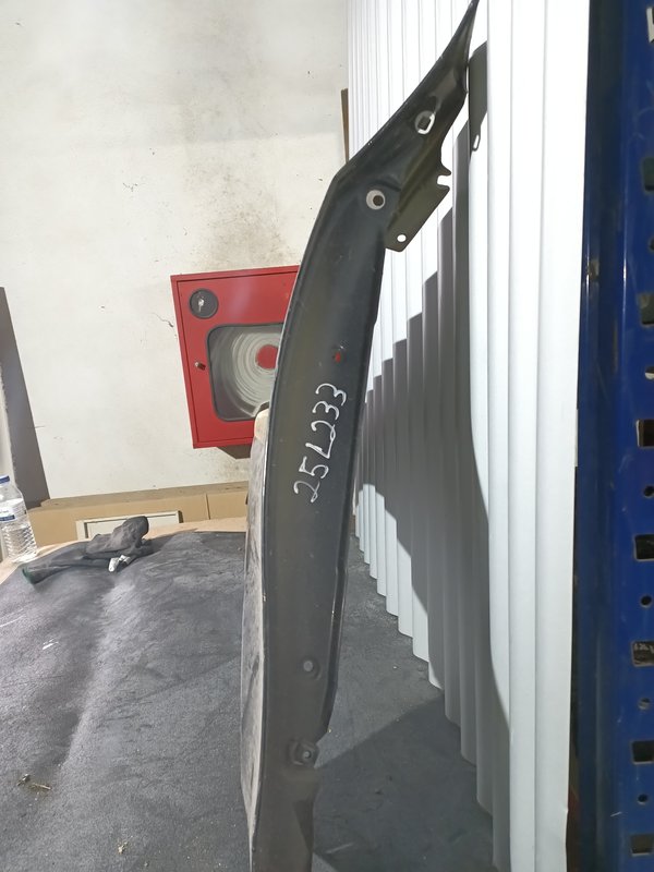 Guarda Lamas BMW Serie 5 E60 ESQUERDO Preto