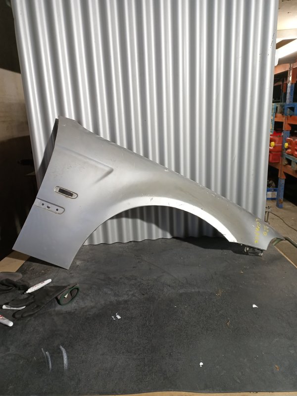 Guarda Lamas BMW Serie 3 E46 Compact ESQUERDO Cinza