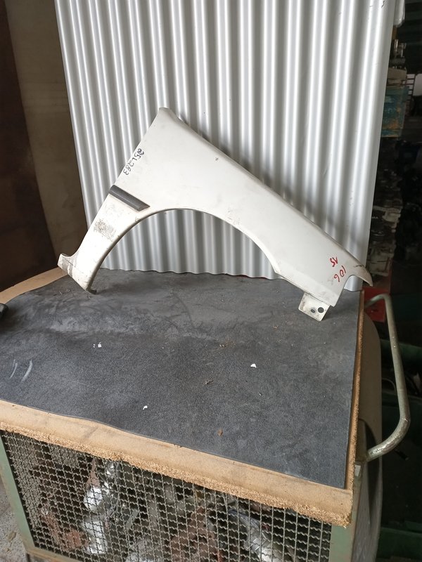 Guarda Lamas Peugeot 106 DIREITO Branco