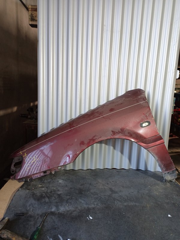Guarda Lamas VW Passat B4 ESQUERDO Vermelho