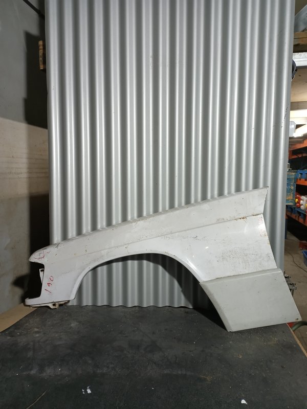 Guarda Lamas Mercedes 190 W201 ESQUERDO Branco F2